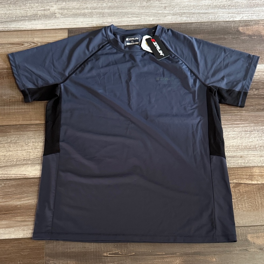 Men’s Performance Tee in Navy